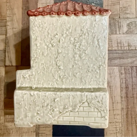 Otagiri Kitsch Ceramic Balcony Serenade with Musician - Picture 3 of 5